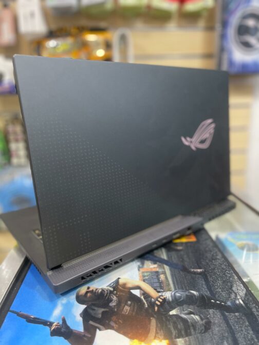 Asus ROG Strix G17 (2022) - G713R (Ryzen™ 7-6800H/16GoDDR5 /512GSSD/RTX™ 3060/2K/17.3"/240Hz)